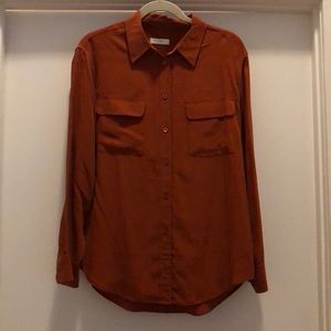 Equipment silk button down